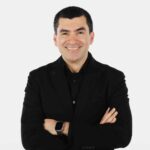 Rafael-half-body-headshot-2024-Reduced-2048x2048